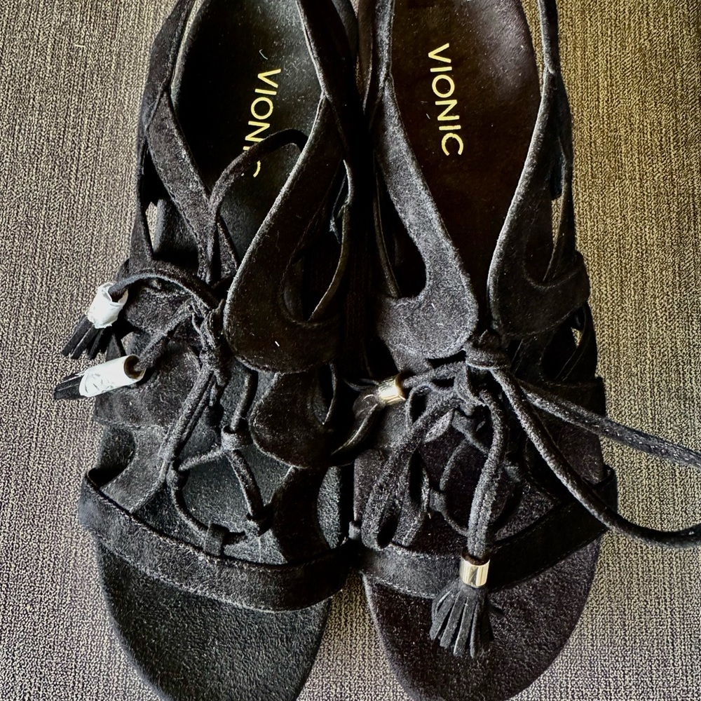 Vionic Kalie Wedges Womens Size 11 Black Suede
Open Toe Lace Tassel Heels